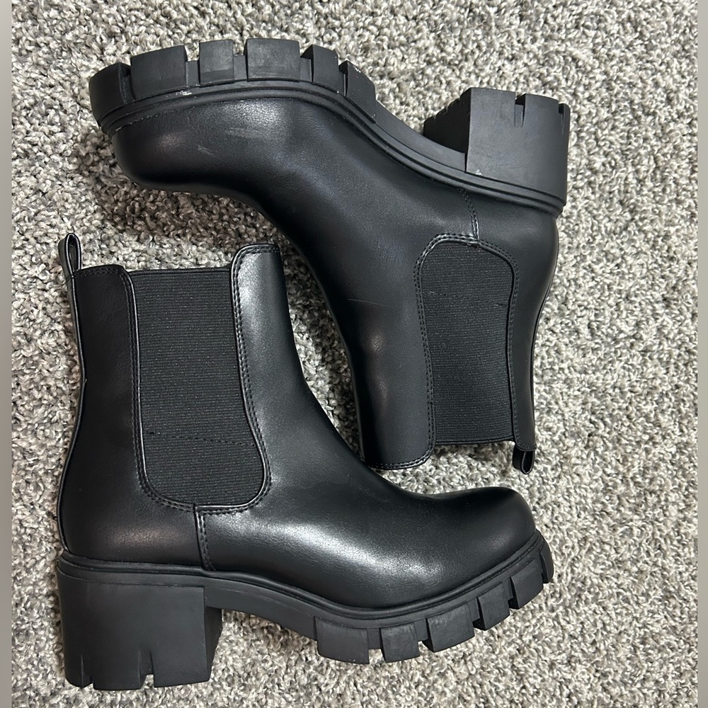 Madden Girl | Black Chelsea Boots
